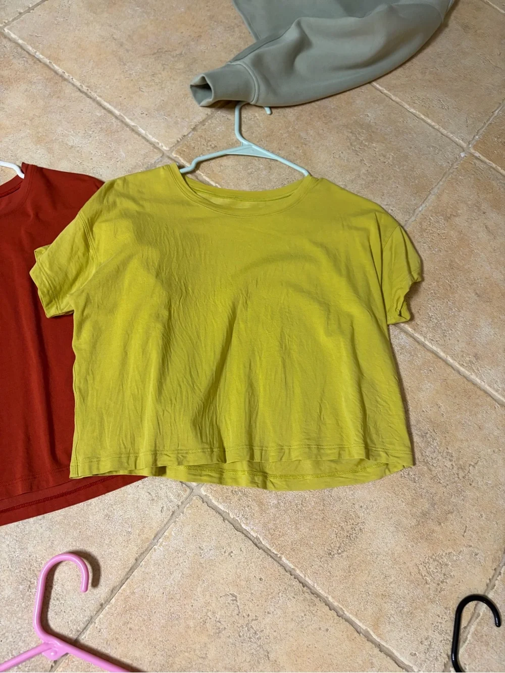 Lululemon cates tee bundle Sz 6 euc